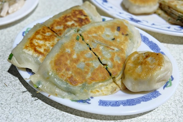 【台中火鍋推薦】士官長酸菜白肉鍋。每人$300元大口吃火鍋,隨機版的小菜依時令而出,路邊攤也可以吃的很盡興 @飛天璇的口袋