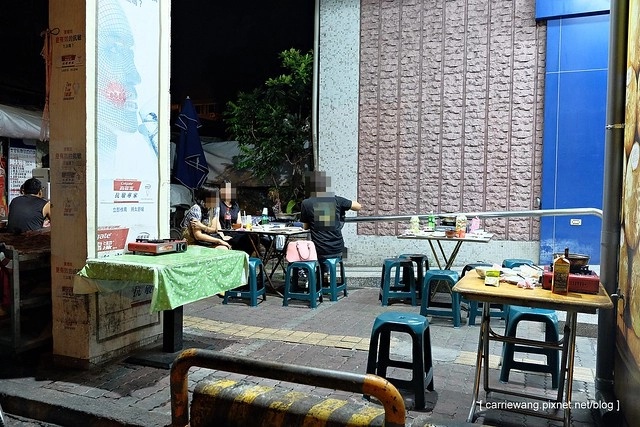 【台中火鍋推薦】士官長酸菜白肉鍋。每人$300元大口吃火鍋,隨機版的小菜依時令而出,路邊攤也可以吃的很盡興 @飛天璇的口袋