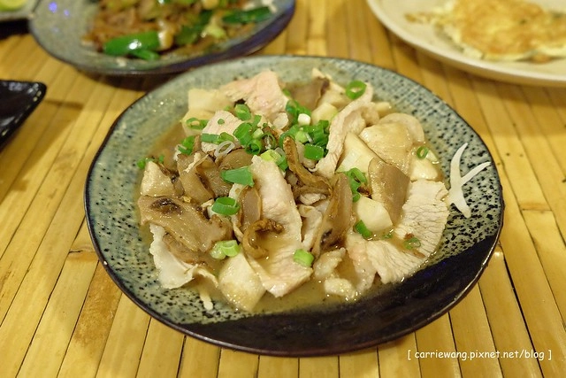 五年酒班炭火串燒|忠孝夜市裡平價的燒烤美味,冬天限定北海道石狩鍋推薦必點,三五好友聚餐的好地方 @飛天璇的口袋