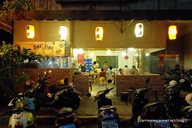 五年酒班炭火串燒|忠孝夜市裡平價的燒烤美味,冬天限定北海道石狩鍋推薦必點,三五好友聚餐的好地方 @飛天璇的口袋