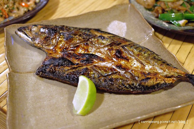 五年酒班炭火串燒|忠孝夜市裡平價的燒烤美味,冬天限定北海道石狩鍋推薦必點,三五好友聚餐的好地方 @飛天璇的口袋