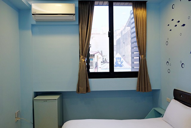 【台南民宿推薦】月門金鑽咖啡民宿。台南中西區新開幕的咖啡民宿,簡單新穎,地理位子好,緊鄰國華街,附近小吃美食林立 @飛天璇的口袋