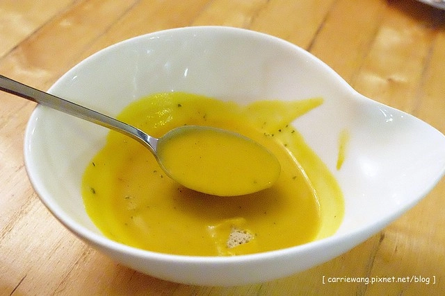 【台中義大利麵】月光兔 天堂小店。純正的窯烤披薩,AVPN正統拿坡里披薩協會認證,義大利麵也頗合我胃口 @飛天璇的口袋