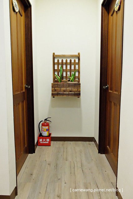 【台南民宿推薦】月門金鑽咖啡民宿。台南中西區新開幕的咖啡民宿,簡單新穎,地理位子好,緊鄰國華街,附近小吃美食林立 @飛天璇的口袋