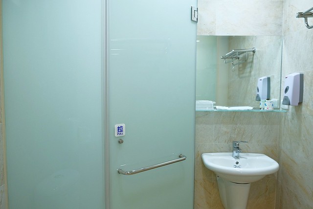 【台南民宿推薦】月門金鑽咖啡民宿。台南中西區新開幕的咖啡民宿,簡單新穎,地理位子好,緊鄰國華街,附近小吃美食林立 @飛天璇的口袋