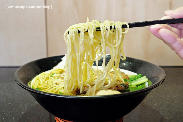 【台中拉麵推薦】空海拉麵台灣一號店。台式以上,日式未滿,不喜歡重油重鹹的拉麵愛好者可以試試 @飛天璇的口袋