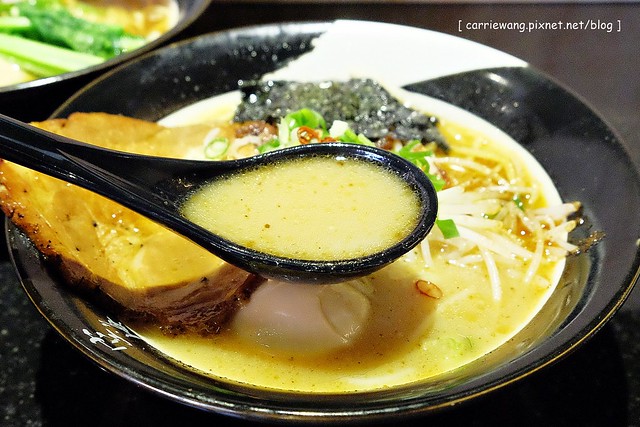 【台中拉麵推薦】空海拉麵台灣一號店。台式以上,日式未滿,不喜歡重油重鹹的拉麵愛好者可以試試 @飛天璇的口袋