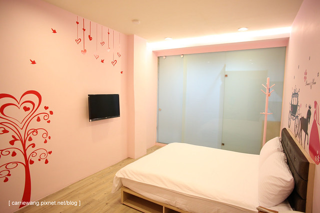 【台南民宿推薦】月門金鑽咖啡民宿。台南中西區新開幕的咖啡民宿,簡單新穎,地理位子好,緊鄰國華街,附近小吃美食林立 @飛天璇的口袋