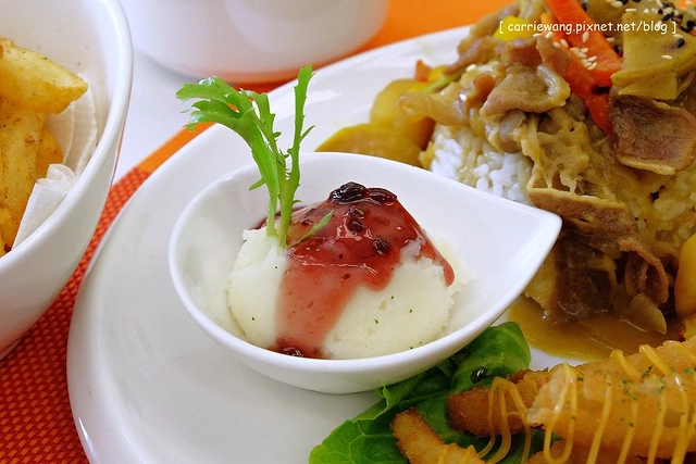 【台中下午茶】Home Cafe 幸福。好食。咖啡。台中寵物友善咖啡館,餐點也有到位,樓上有養狗狗哦 @飛天璇的口袋