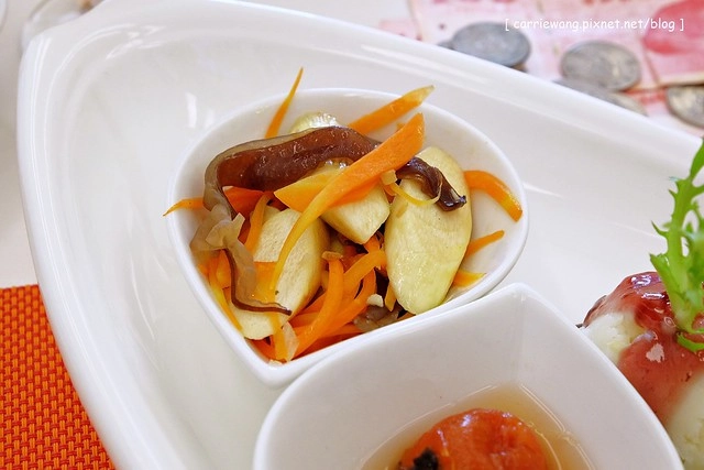 【台中下午茶】Home Cafe 幸福。好食。咖啡。台中寵物友善咖啡館,餐點也有到位,樓上有養狗狗哦 @飛天璇的口袋