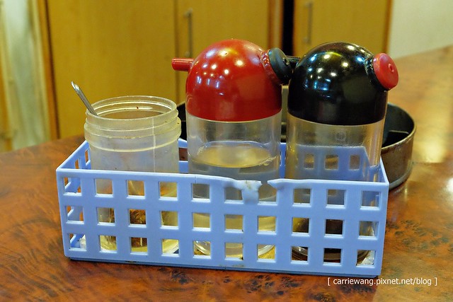 【台中小火鍋推薦】櫻鍋火鍋城。環境雖然老舊,但是肉品會先爆香,湯頭鮮美好喝,賣的都是熟客,還滿推薦的哦! @飛天璇的口袋