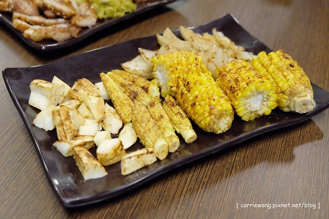 【台中居酒屋推薦】紅燈籠碳火串燒居酒屋。隱身在篤行市場內的美食,好吃、平價、CP值高,值得再訪 @飛天璇的口袋