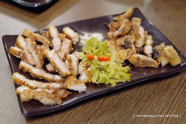 【台中居酒屋推薦】紅燈籠碳火串燒居酒屋。隱身在篤行市場內的美食,好吃、平價、CP值高,值得再訪 @飛天璇的口袋