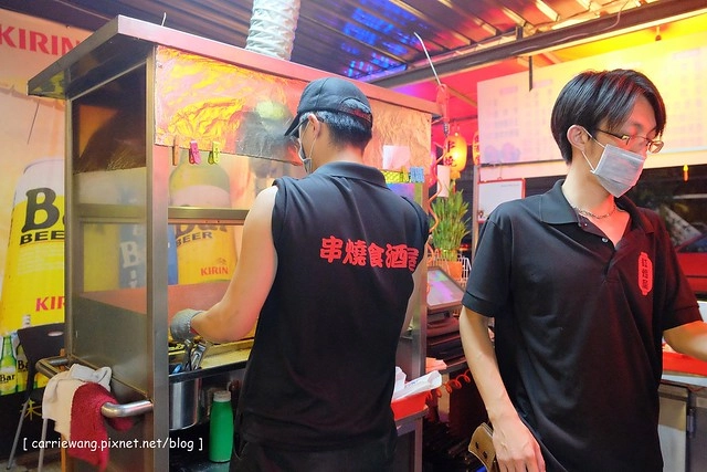 【台中居酒屋推薦】紅燈籠碳火串燒居酒屋。隱身在篤行市場內的美食,好吃、平價、CP值高,值得再訪 @飛天璇的口袋