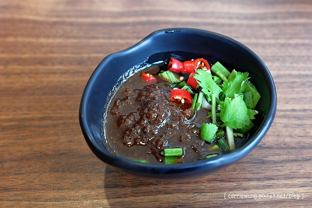 【台中麻辣火鍋】麻辣人家火鍋店。多位名人造訪的火鍋店,有鴛鴦鍋可以選擇,餐點中規中矩,不過生意還不錯 @飛天璇的口袋