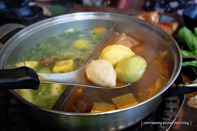 【台中麻辣火鍋】麻辣人家火鍋店。多位名人造訪的火鍋店,有鴛鴦鍋可以選擇,餐點中規中矩,不過生意還不錯 @飛天璇的口袋