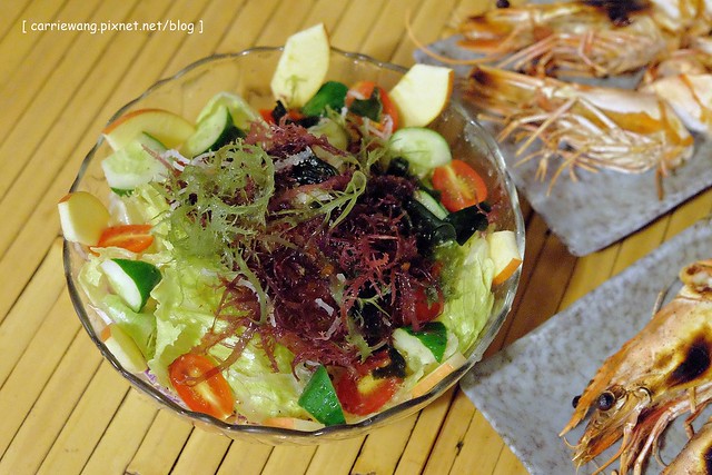 五年酒班炭火串燒|忠孝夜市裡平價的燒烤美味,冬天限定北海道石狩鍋推薦必點,三五好友聚餐的好地方 @飛天璇的口袋