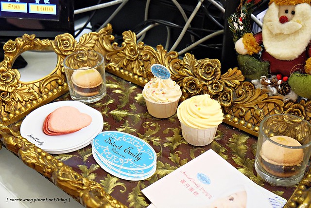 【台中蛋糕甜點】Sweet Emily法式甜品@台中市政旗艦店。杯子蛋糕繽紛可愛,環境華麗浪漫,飲料中規中矩 @飛天璇的口袋