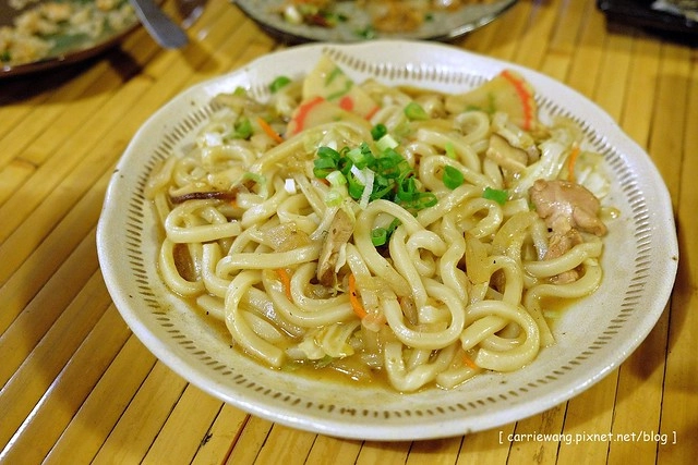 五年酒班炭火串燒|忠孝夜市裡平價的燒烤美味,冬天限定北海道石狩鍋推薦必點,三五好友聚餐的好地方 @飛天璇的口袋