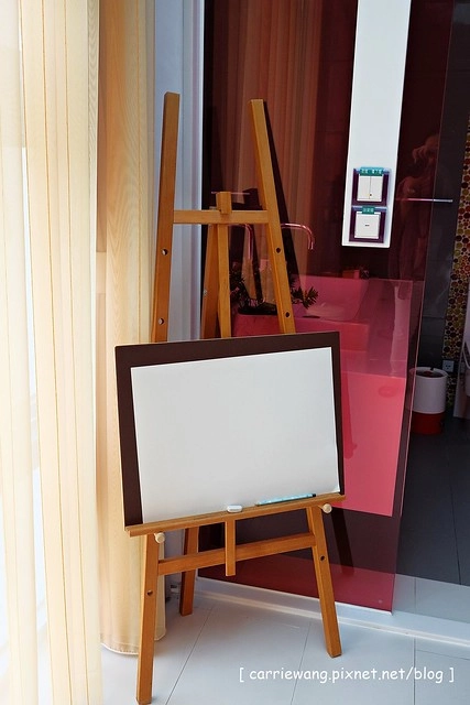 【宜蘭民宿推薦】羅東.調色盤築夢會館 La Palette。具設計感與現代感的溫馨民宿,外觀色彩鮮艷明亮,內部裝潢時尚浪漫 @飛天璇的口袋