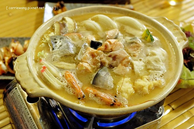 五年酒班炭火串燒|忠孝夜市裡平價的燒烤美味,冬天限定北海道石狩鍋推薦必點,三五好友聚餐的好地方 @飛天璇的口袋