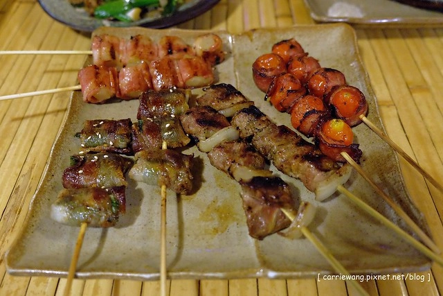 五年酒班炭火串燒|忠孝夜市裡平價的燒烤美味,冬天限定北海道石狩鍋推薦必點,三五好友聚餐的好地方 @飛天璇的口袋