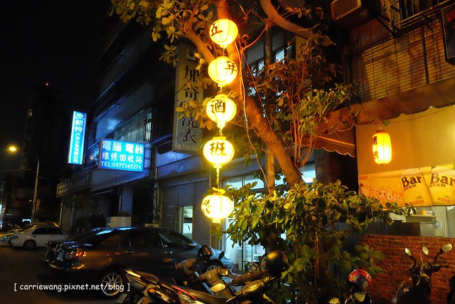 五年酒班炭火串燒|忠孝夜市裡平價的燒烤美味,冬天限定北海道石狩鍋推薦必點,三五好友聚餐的好地方 @飛天璇的口袋