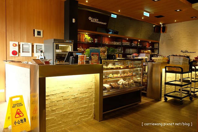 【台中複合式餐廳】異人館咖啡部屋。位於大坑商圈,環境寬敞大器,是聚餐和殺時間的好地方,三層下午茶也滿吸睛的 @飛天璇的口袋