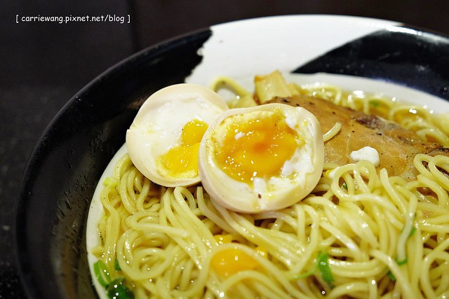 【台中拉麵推薦】空海拉麵台灣一號店。台式以上,日式未滿,不喜歡重油重鹹的拉麵愛好者可以試試 @飛天璇的口袋