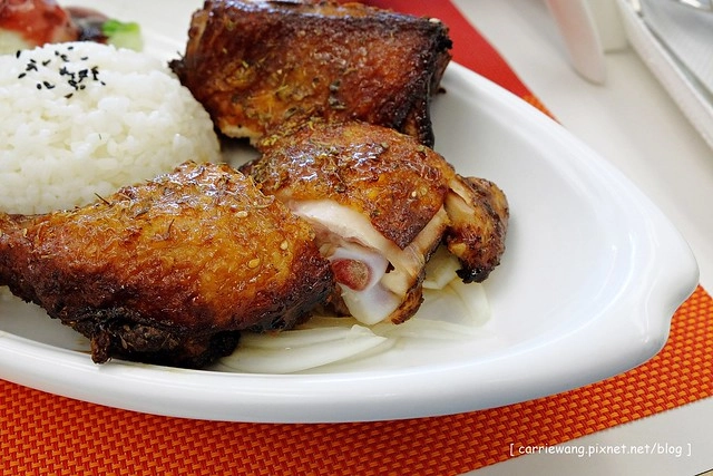 【台中下午茶】Home Cafe 幸福。好食。咖啡。台中寵物友善咖啡館,餐點也有到位,樓上有養狗狗哦 @飛天璇的口袋