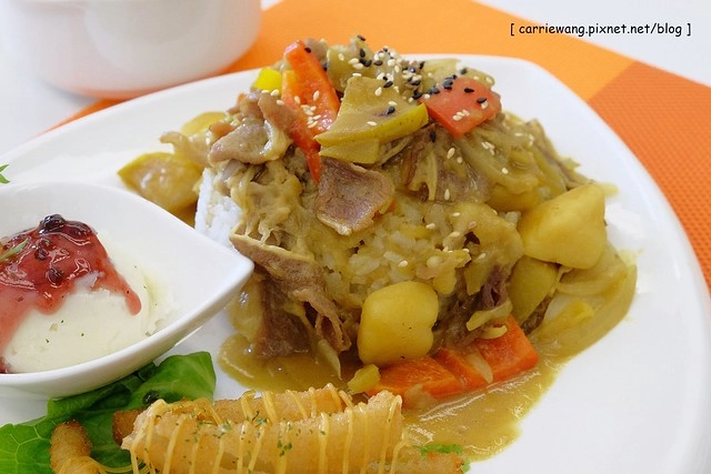 【台中下午茶】Home Cafe 幸福。好食。咖啡。台中寵物友善咖啡館,餐點也有到位,樓上有養狗狗哦 @飛天璇的口袋