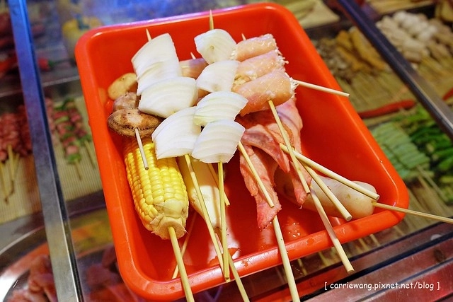 【台中居酒屋推薦】紅燈籠碳火串燒居酒屋。隱身在篤行市場內的美食,好吃、平價、CP值高,值得再訪 @飛天璇的口袋