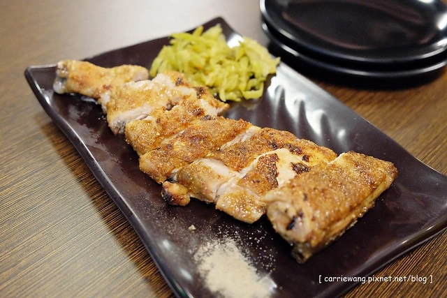 【台中居酒屋推薦】紅燈籠碳火串燒居酒屋。隱身在篤行市場內的美食,好吃、平價、CP值高,值得再訪 @飛天璇的口袋