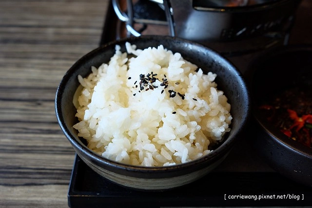 【台中複合式餐廳】異人館咖啡部屋。位於大坑商圈,環境寬敞大器,是聚餐和殺時間的好地方,三層下午茶也滿吸睛的 @飛天璇的口袋