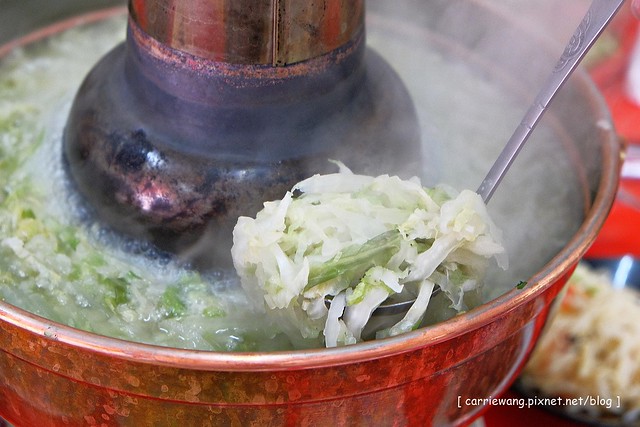 【台中火鍋推薦】小瀋陽酸菜白肉鍋。有濃濃的媽媽味,小菜表現很出色,老闆娘心情好會多招待私房料理 @飛天璇的口袋