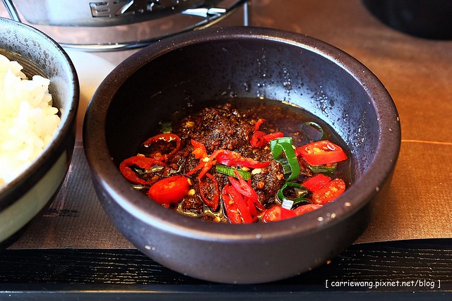【台中複合式餐廳】異人館咖啡部屋。位於大坑商圈,環境寬敞大器,是聚餐和殺時間的好地方,三層下午茶也滿吸睛的 @飛天璇的口袋