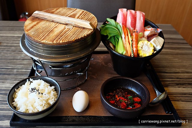 【台中複合式餐廳】異人館咖啡部屋。位於大坑商圈,環境寬敞大器,是聚餐和殺時間的好地方,三層下午茶也滿吸睛的 @飛天璇的口袋