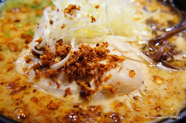 【台北拉麵推薦】樂麵屋@永康店。來自日本九州,客製化的口味,味道不錯,只是油蔥酥的味道重了一點 @飛天璇的口袋