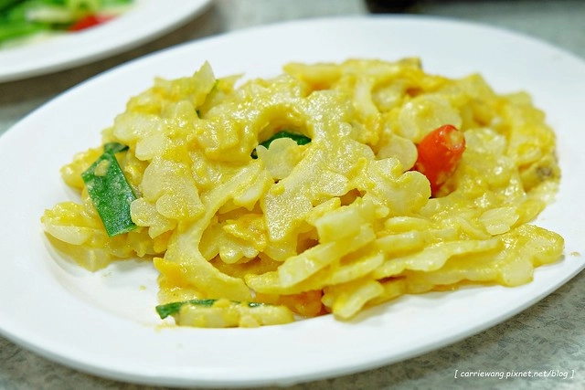 台中東區|精武路菜脯雞.快炒鍋物選擇性多,冬天用餐人潮絡繹不絕 @飛天璇的口袋