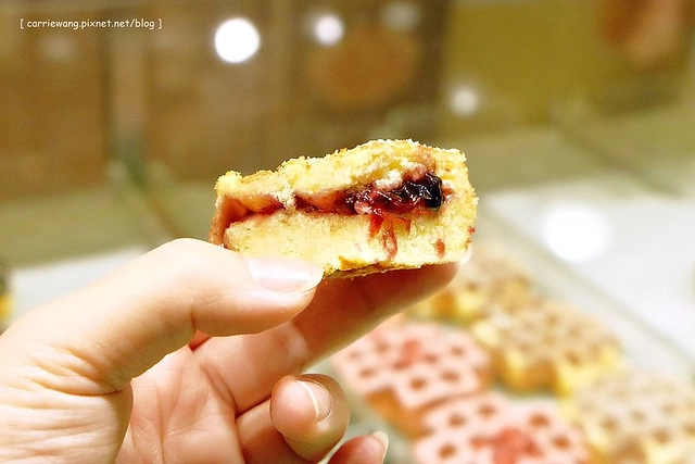 【台中甜點推薦】KUKO比利時鬆餅。月銷10座101的美味,超人氣的幸福甜點,多種口味可以選擇@中友百貨A棟B2 @飛天璇的口袋