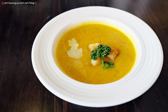 【台中義大利麵】Zaka 札卡餐酒館。週末夜晚有駐唱歌手表演,北屯區少見的餐酒館 @飛天璇的口袋