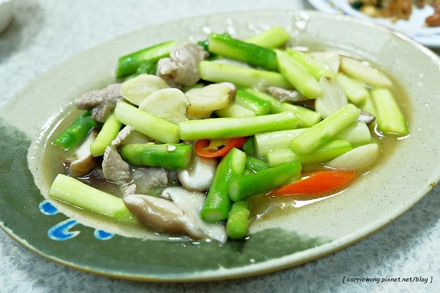 台中東區|精武路菜脯雞.快炒鍋物選擇性多,冬天用餐人潮絡繹不絕 @飛天璇的口袋