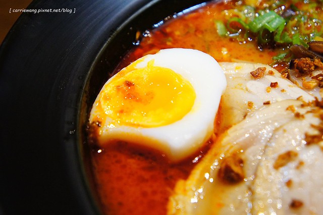 【台北拉麵推薦】樂麵屋@永康店。來自日本九州,客製化的口味,味道不錯,只是油蔥酥的味道重了一點 @飛天璇的口袋