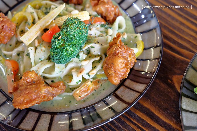 【台中異國料理餐廳】昨日花卷跨界料理.Offer Oh。跨界的好味道,兼具創意與美味,飲料和甜點也很有水準 @飛天璇的口袋