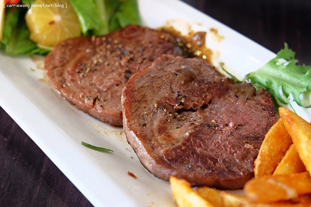 【台中義大利麵】Zaka 札卡餐酒館。週末夜晚有駐唱歌手表演,北屯區少見的餐酒館 @飛天璇的口袋