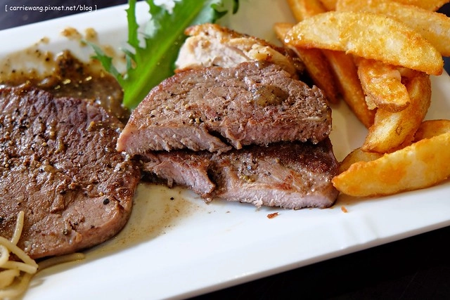 【台中義大利麵】Zaka 札卡餐酒館。週末夜晚有駐唱歌手表演,北屯區少見的餐酒館 @飛天璇的口袋