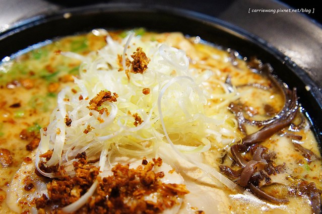 【台北拉麵推薦】樂麵屋@永康店。來自日本九州,客製化的口味,味道不錯,只是油蔥酥的味道重了一點 @飛天璇的口袋