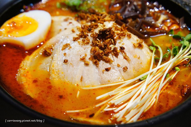 【台北拉麵推薦】樂麵屋@永康店。來自日本九州,客製化的口味,味道不錯,只是油蔥酥的味道重了一點 @飛天璇的口袋