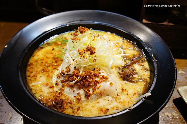 【台北拉麵推薦】樂麵屋@永康店。來自日本九州,客製化的口味,味道不錯,只是油蔥酥的味道重了一點 @飛天璇的口袋