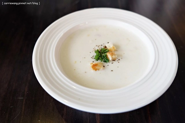 【台中義大利麵】Zaka 札卡餐酒館。週末夜晚有駐唱歌手表演,北屯區少見的餐酒館 @飛天璇的口袋